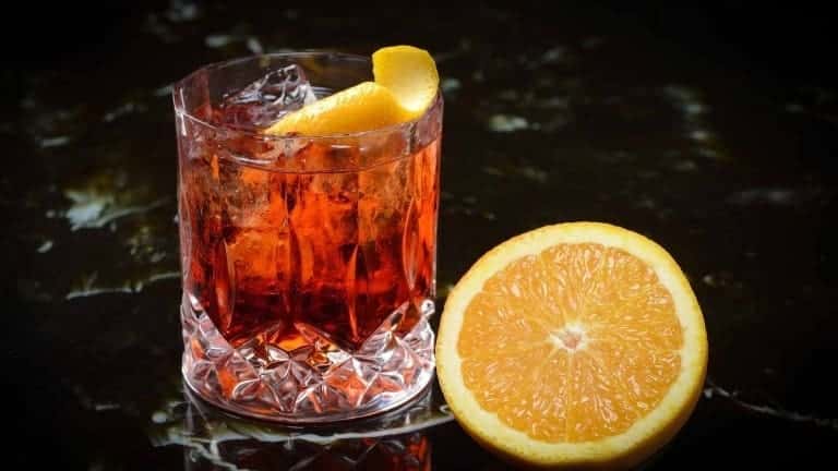 Negroni drink, top Italian cocktail recipes, the best Italian drinks, Negroni