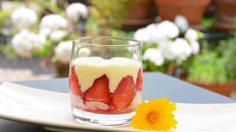 Summer tiramisu, no raw egg, with strawberry and ladyfingers, light recipe, summer desserts