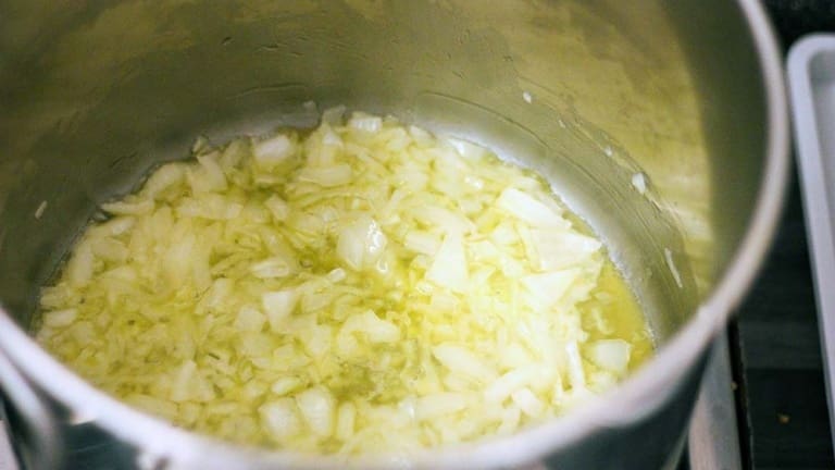 Cipolla per risotto alla milanese, come preparare il risotto alla milanese