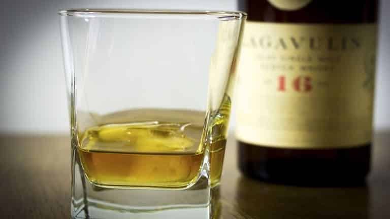 Lagavulin Islay Single Malt 16 years review, tasting notes characteristics price